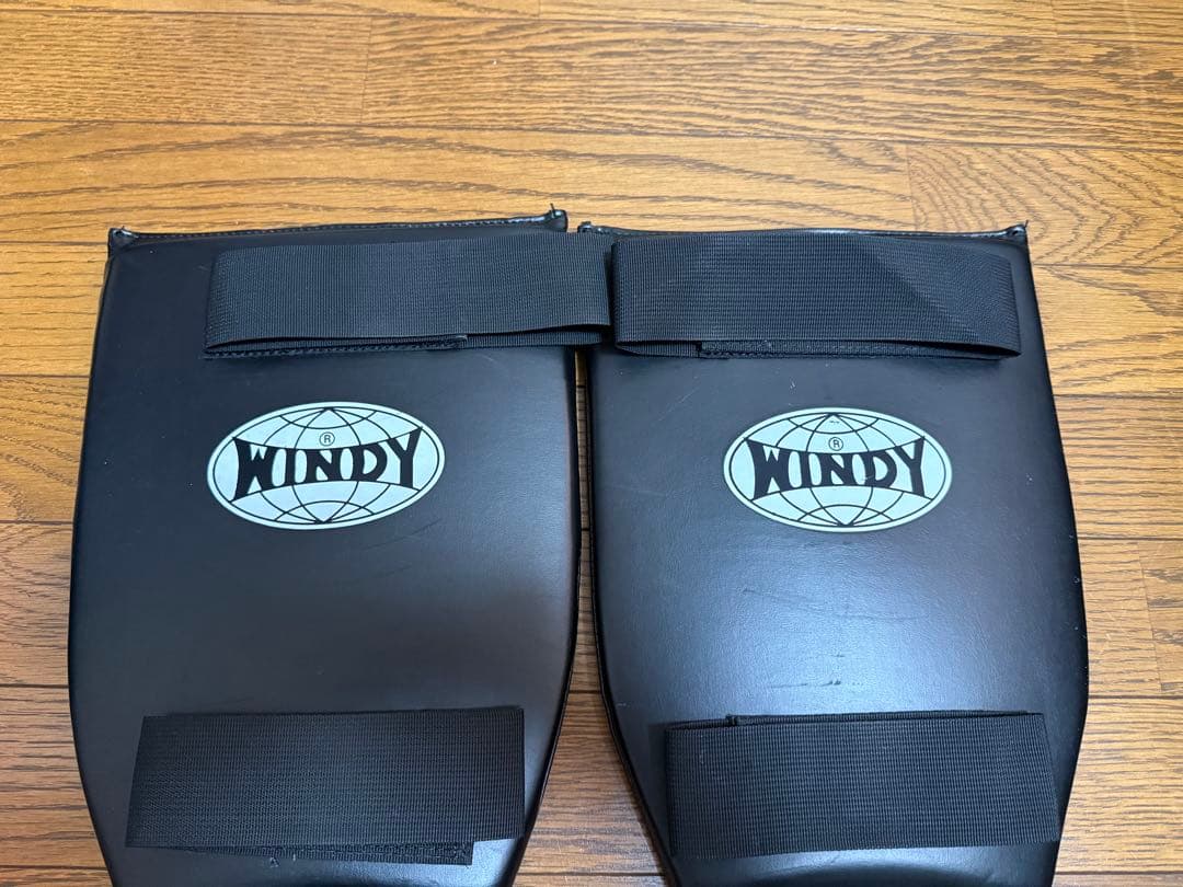 WINDY キックボクシング レガース Mサイズ