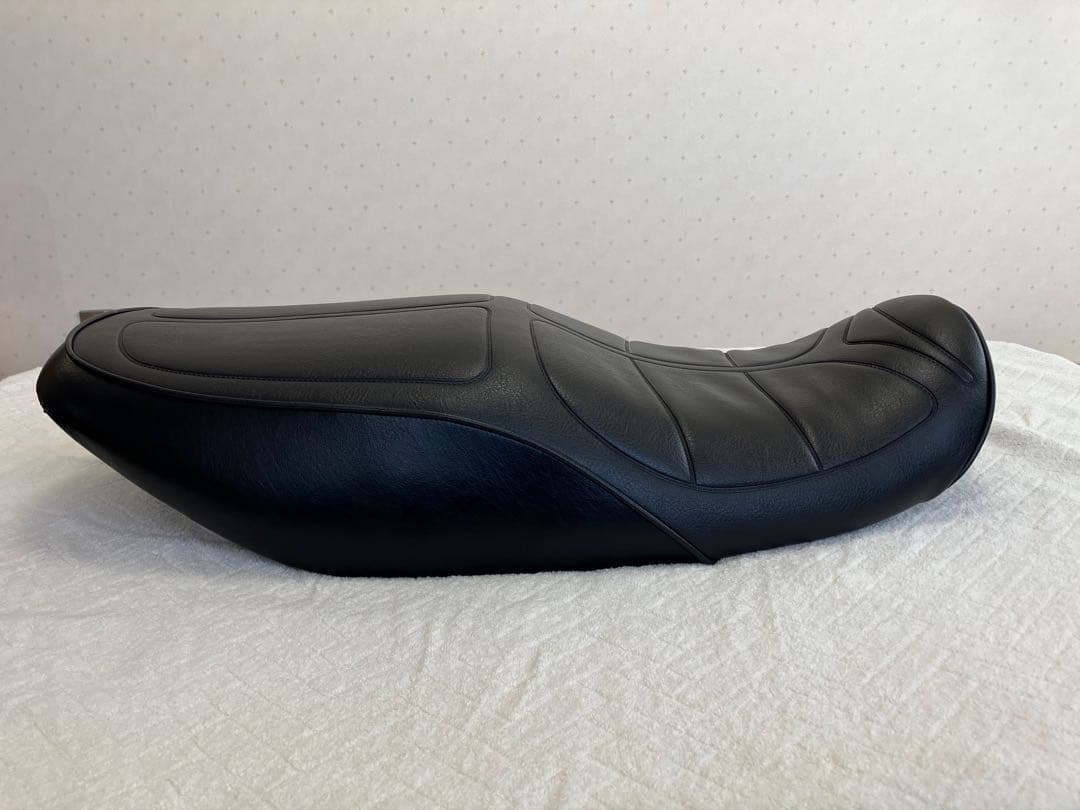 Kawasaki カワサキ ゼファー1100 シート 純正　あんこ抜き加工済み