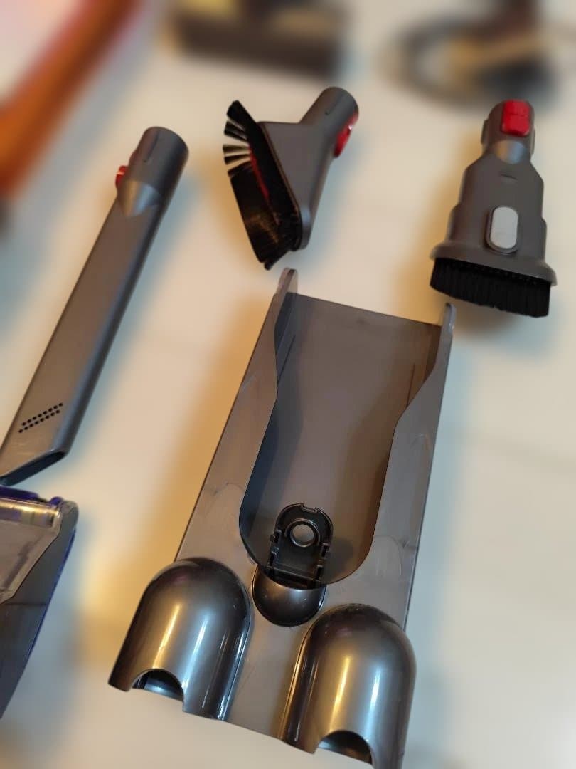 ジャンク品 Dyson SV12 ダイソンコードレス掃除機 アタッチメント付き