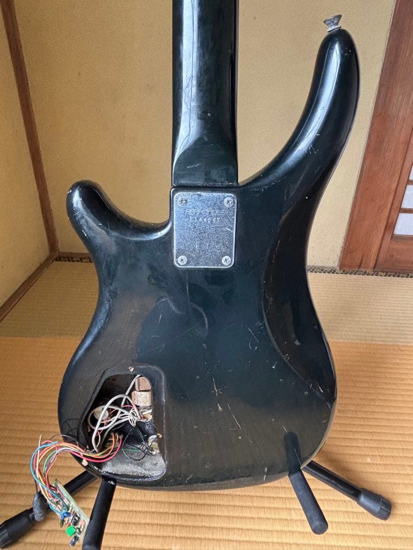 フェルナンデス エレキ ベース ギター ブラック ケース付き【ジャンク品】