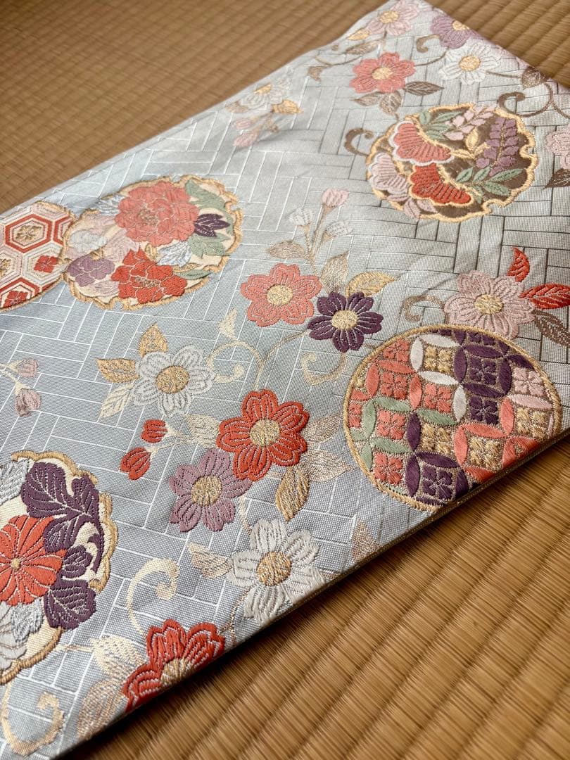 お手入れ済 豪華友禅染め 銀加工 刺繍 薄ピンク色 花柄 振袖 佐賀錦袋帯付