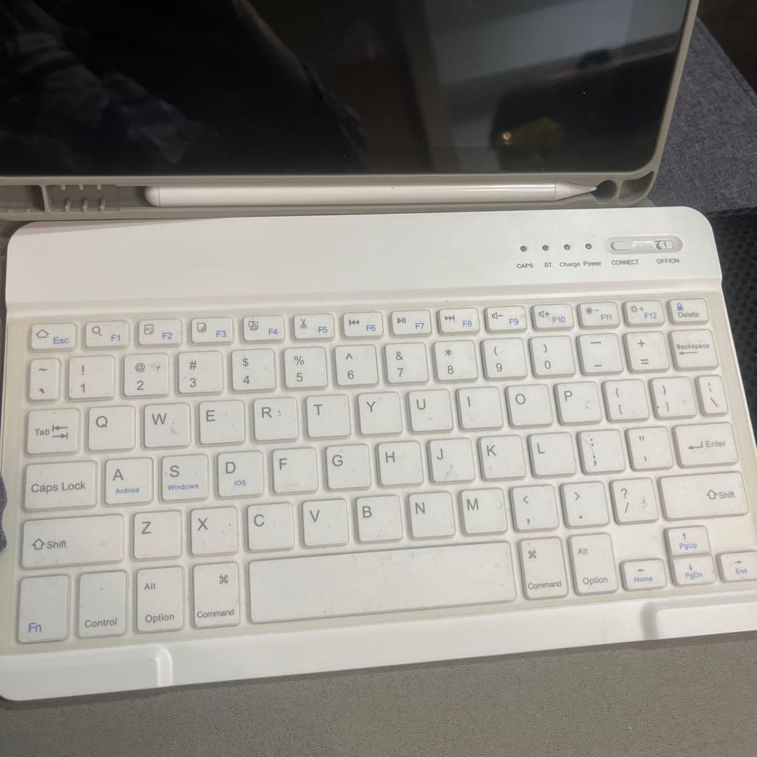 iPad 第6世代　スペースグレイ32GB &キーボードケース&ペンシル付き