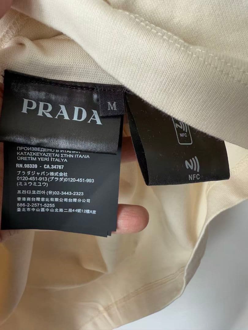 PRADA プラダ 新品同様 ロゴ入り Tシャツ クリーム色