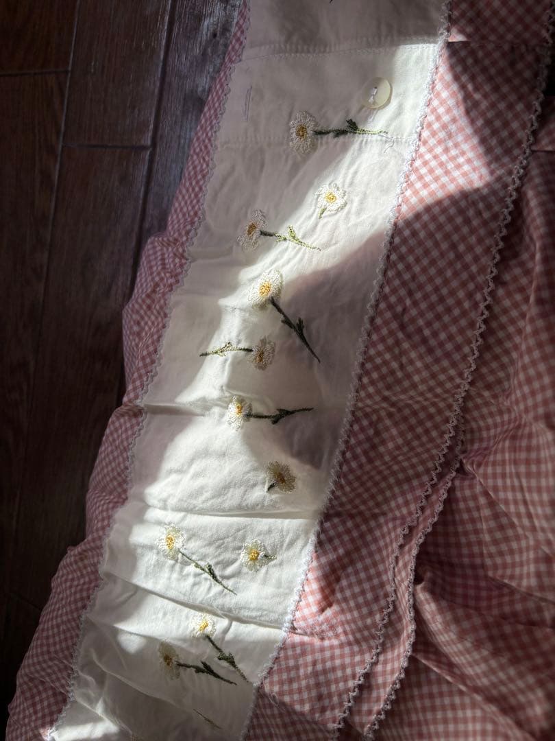 ス*ラ様 ワンダフルワールド　雛菊刺繍スカート