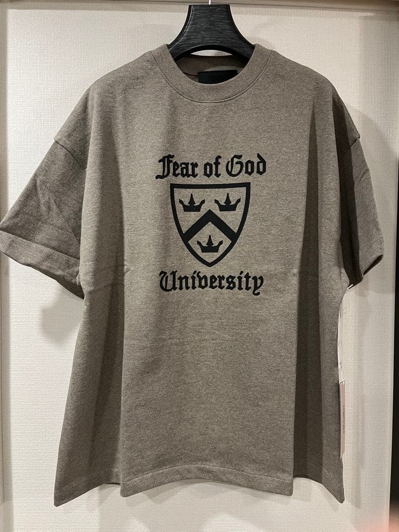 【新品未使用】Fear of God ESSENTIALS Tシャツ