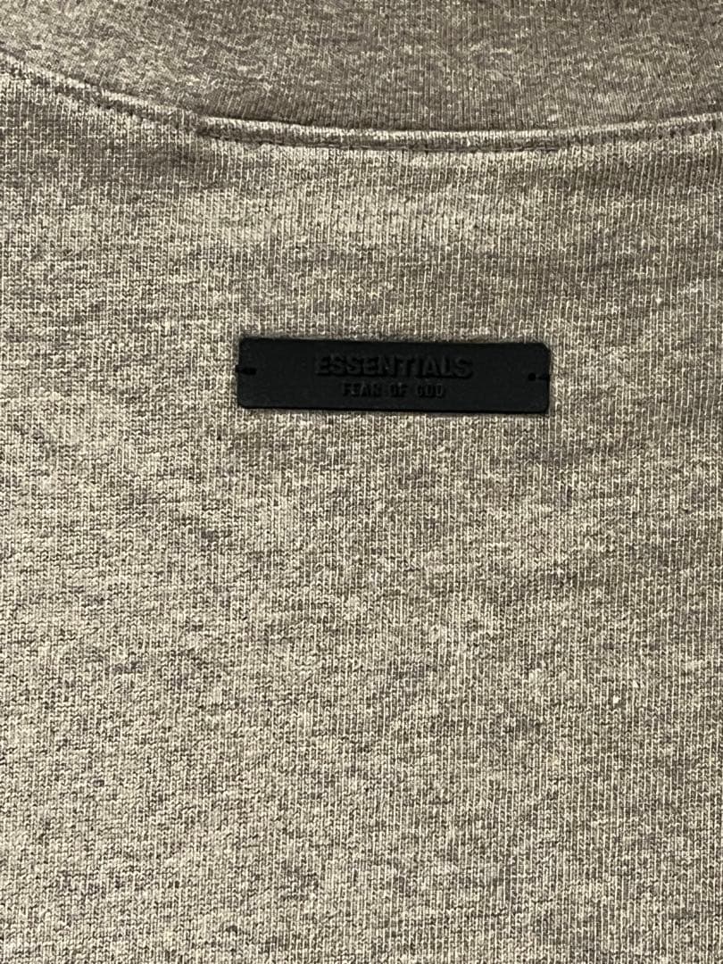 【新品未使用】Fear of God ESSENTIALS Tシャツ