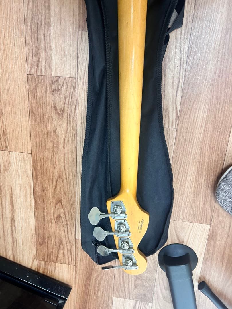 Squier ジャズベース ブラック ソフトケース付き ducamon