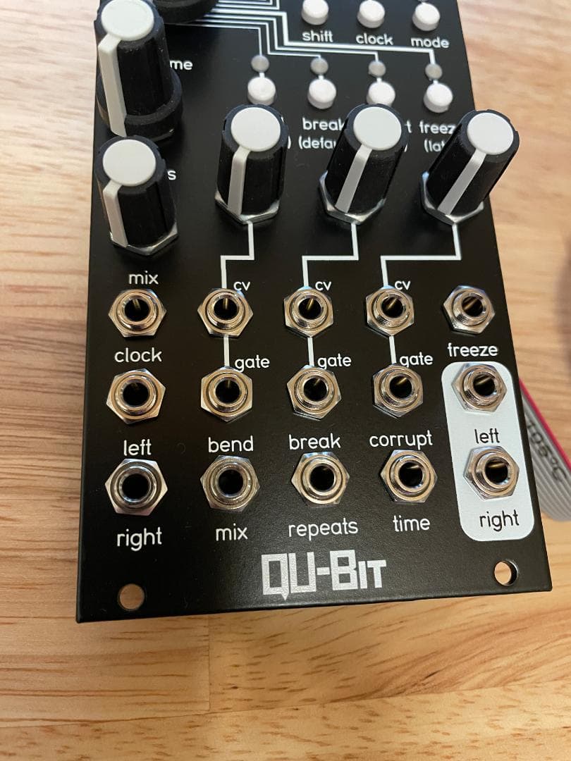 Qu-bit Data bender モジュラーシンセ