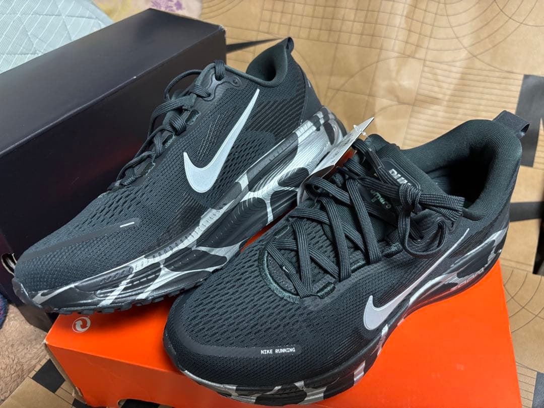 新品未使用　NIKE ナイキ Vomero ボメロ 18 26.0cm