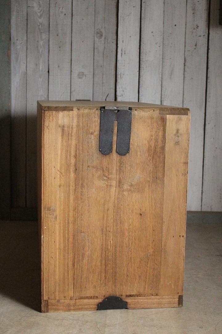 味のある木製のチェスト　引き出し3段　加茂箪笥　桐タンス　古家具　古民家