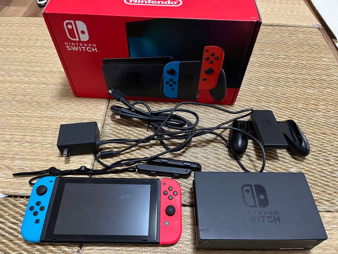 Nintendo Switch スイッチ　本体　ネオンブルー/ネオンレッド