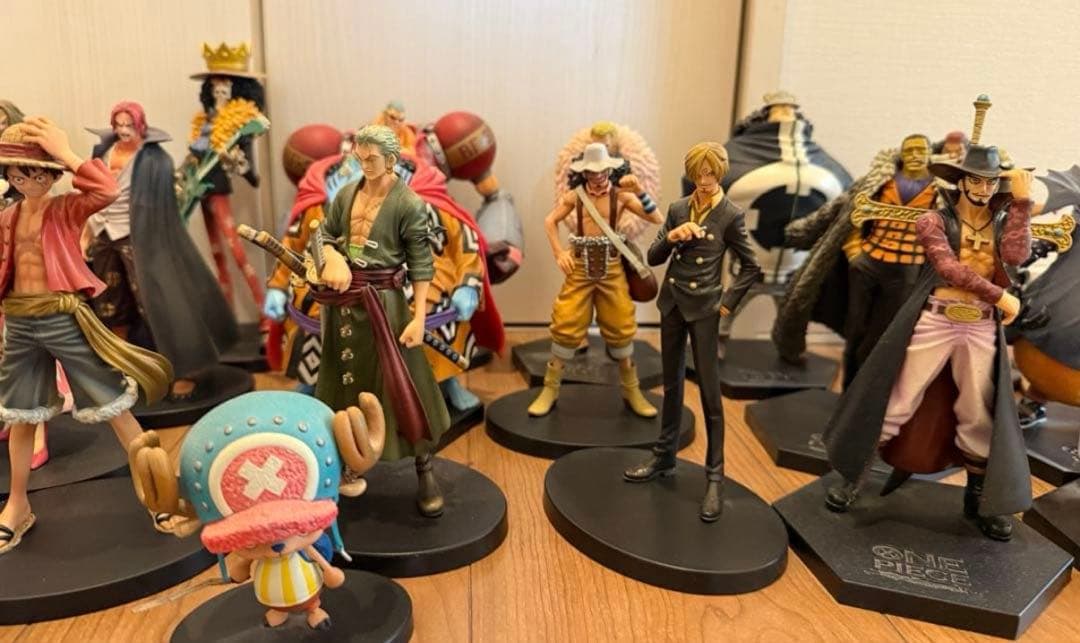 25日までの出品ワンピース 麦わら一味　王下七武海海軍大将フィギュアコンプリート