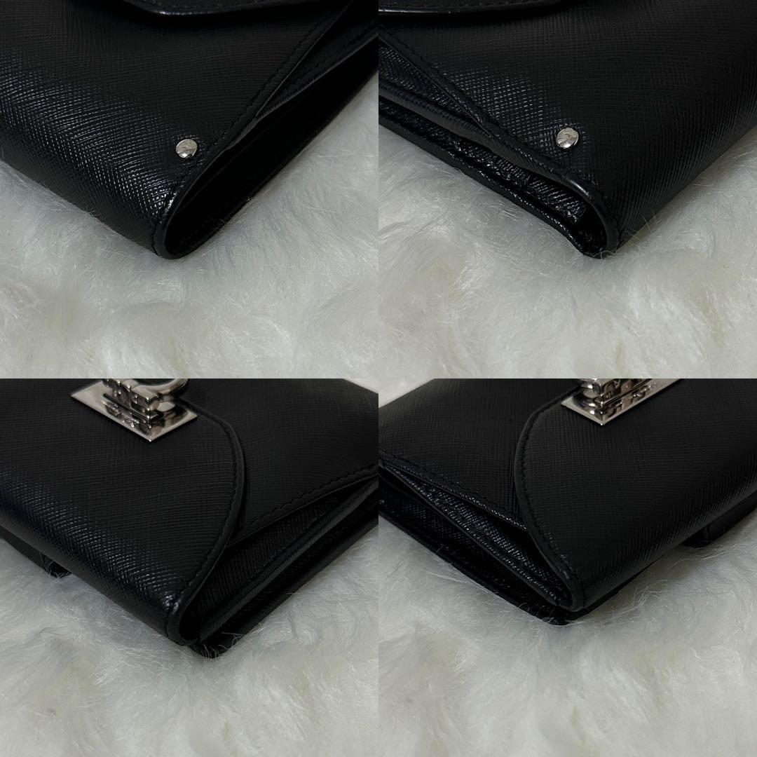 【美品】 Ferragamo レザー 二つ折り財布 ガンチーニ ブラック 黒