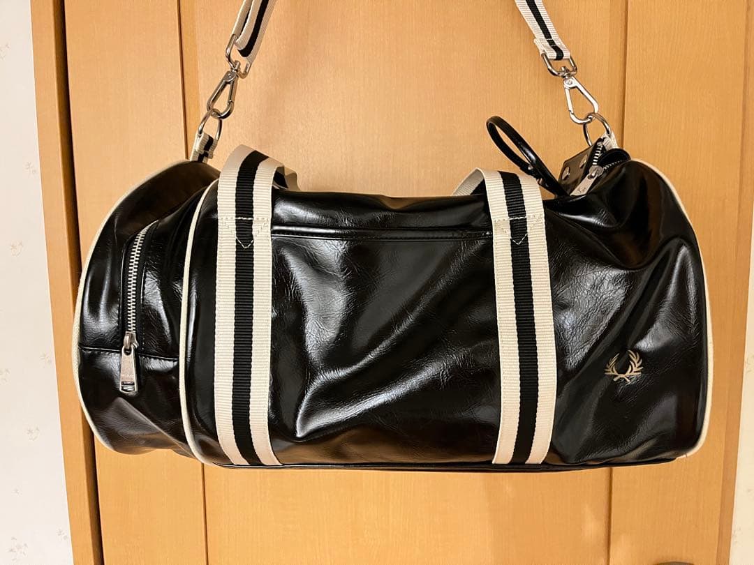 FRED PERRY ブラック ドラムバッグ