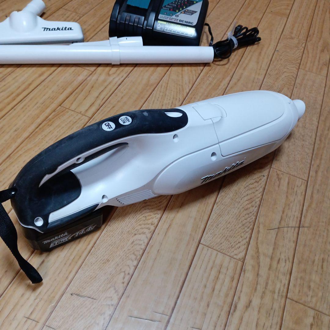 マキタ14.4V充電式クリーナ　CL142FD 純正バッテリーと純正充電器付