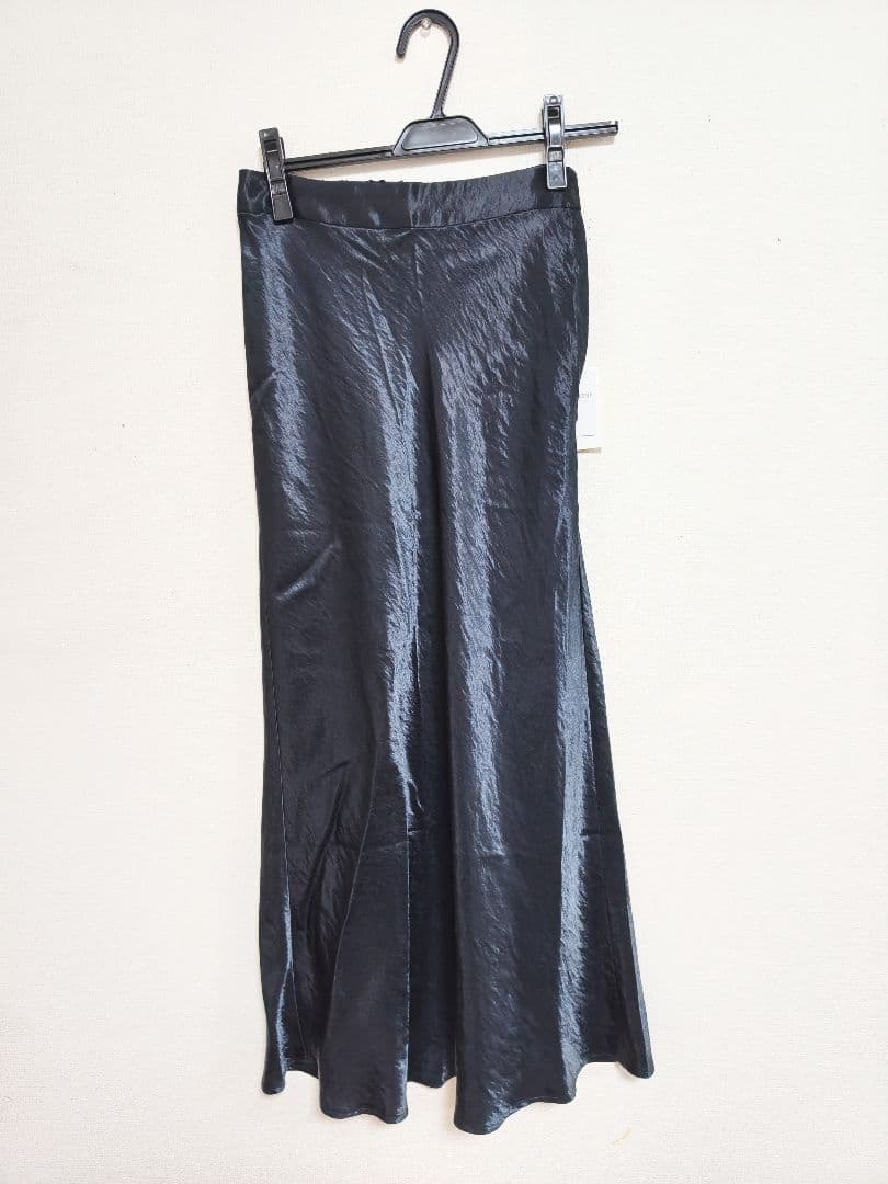 新品☆　A part by lowrys カトリーヌサテンナロースカート