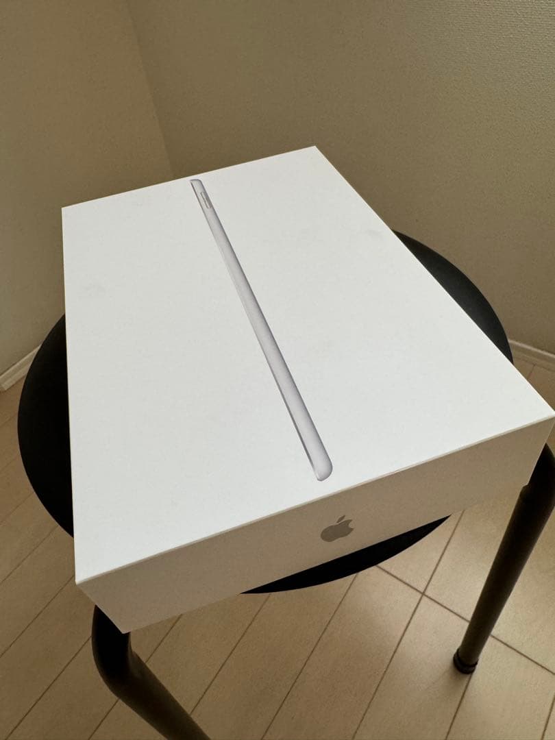 【Apple iPad 第8世代 32GB Wi-Fi シルバー】純正付属品・箱