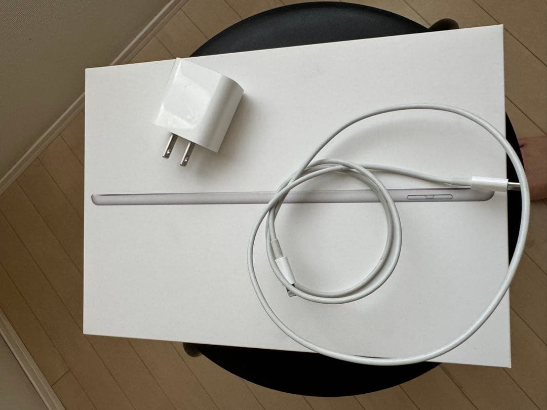 【Apple iPad 第8世代 32GB Wi-Fi シルバー】純正付属品・箱