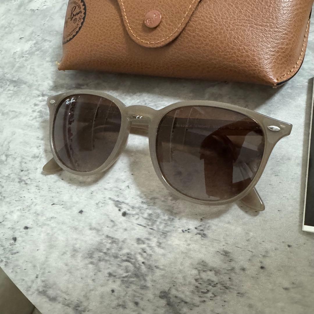 Ray-Ban グレー ラウンド型サングラス ケース付き