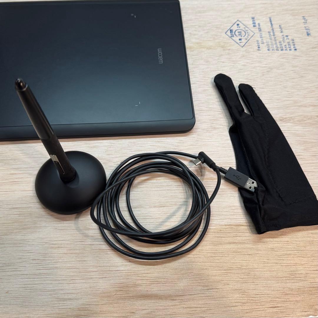 Wacom Intuos Pro ペンタブレット 美品　ケース付き