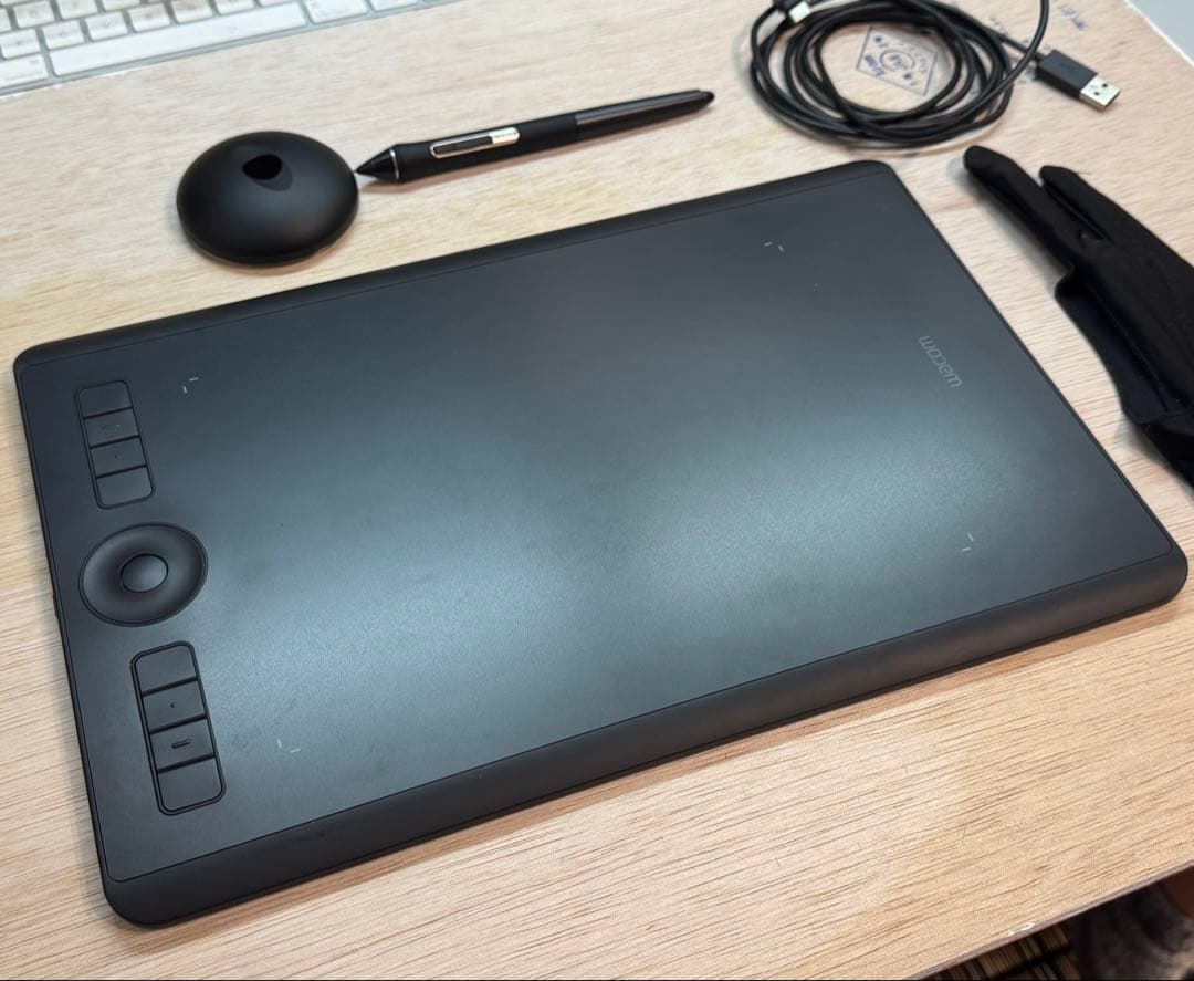 Wacom Intuos Pro ペンタブレット 美品　ケース付き