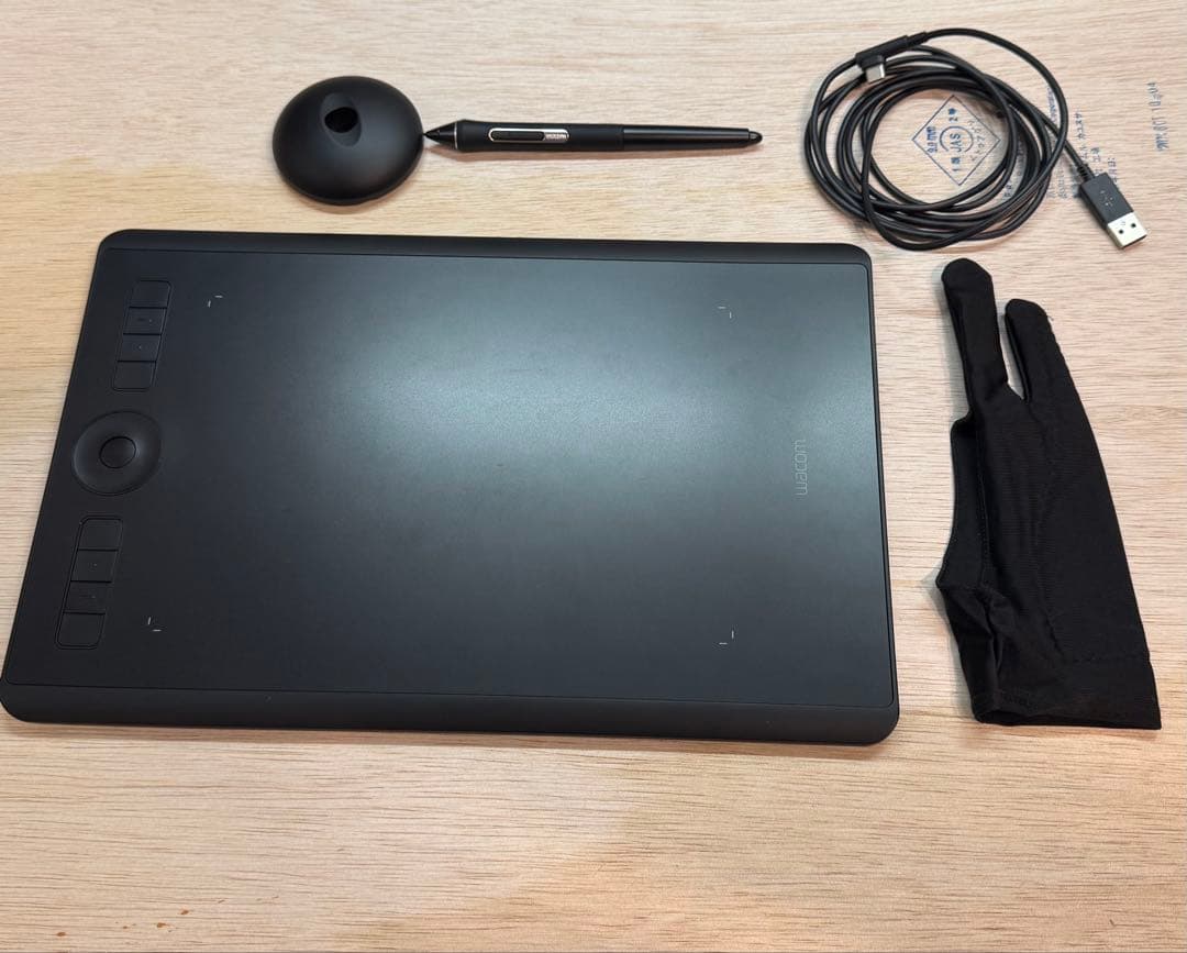 Wacom Intuos Pro ペンタブレット 美品　ケース付き