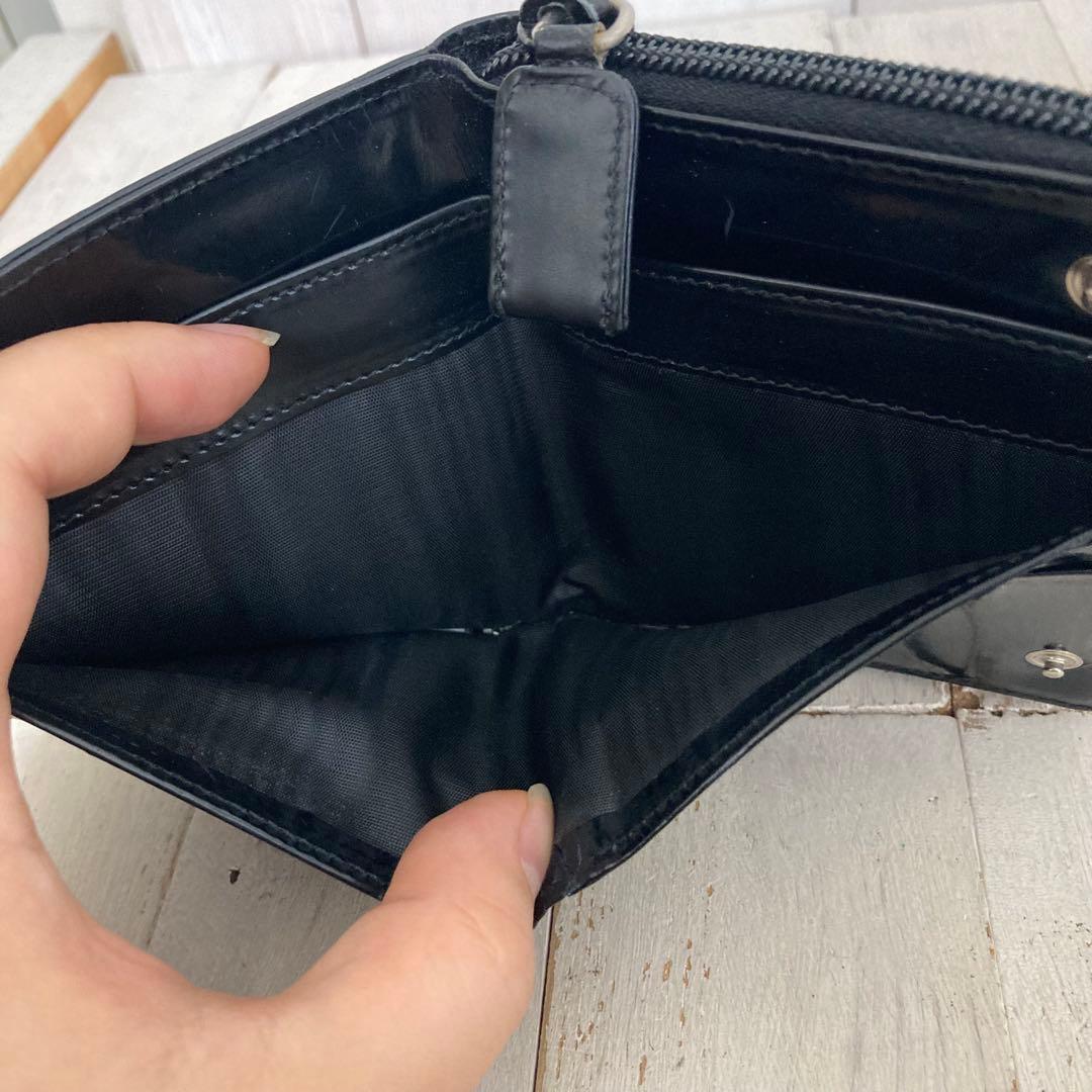 PRADA プラダ 折り財布 エナメル ラウンドジップ 型押しロゴ ブラック