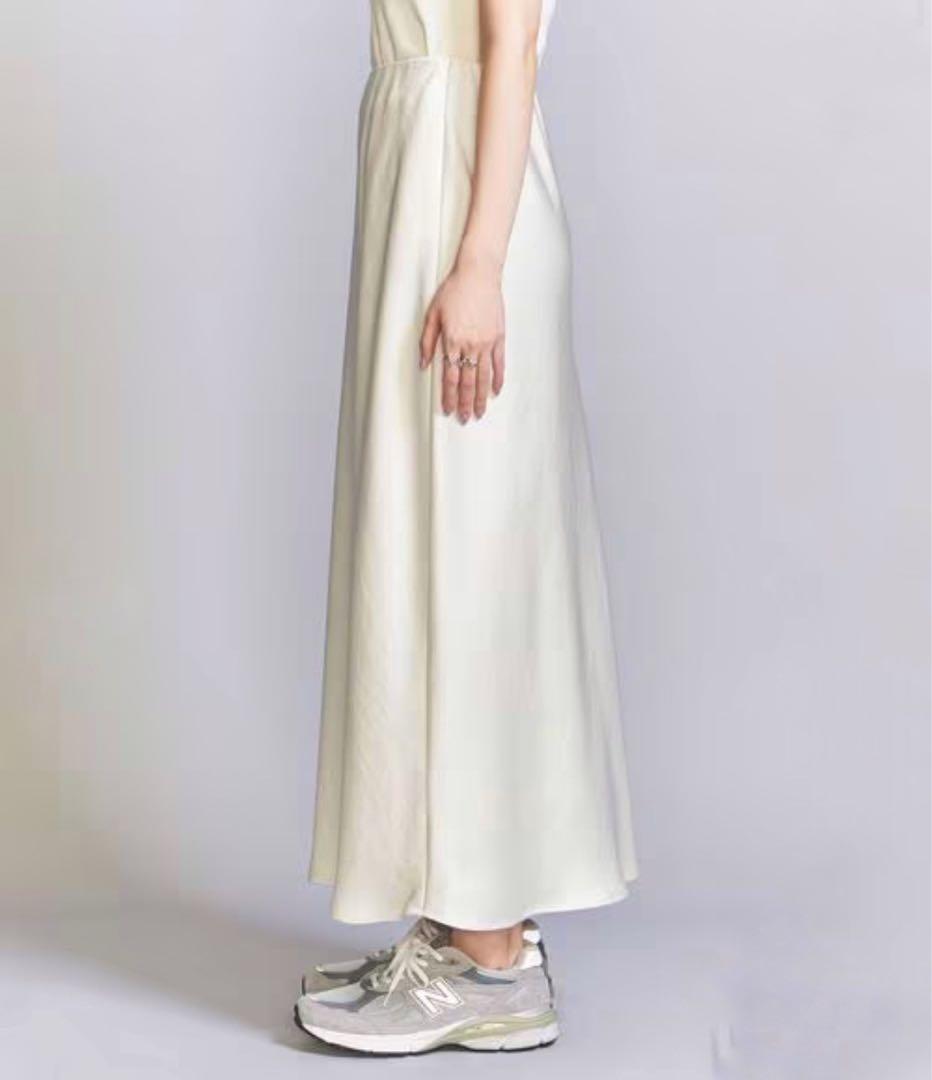 ほぼ新品＊BEAUTY&YOUTH UNITED ARROWSサテンスカート白;