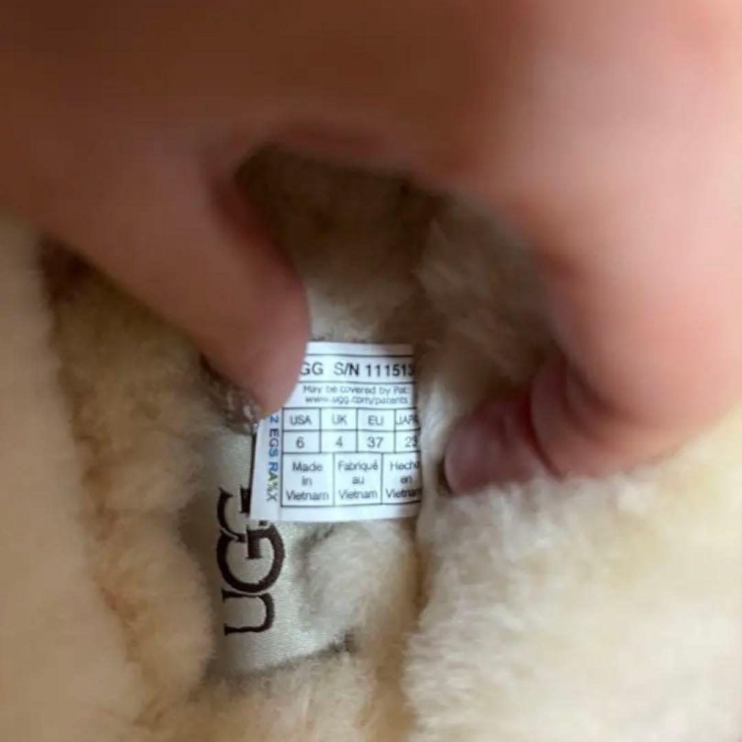 新品未使用　UGG ムートンブーツ