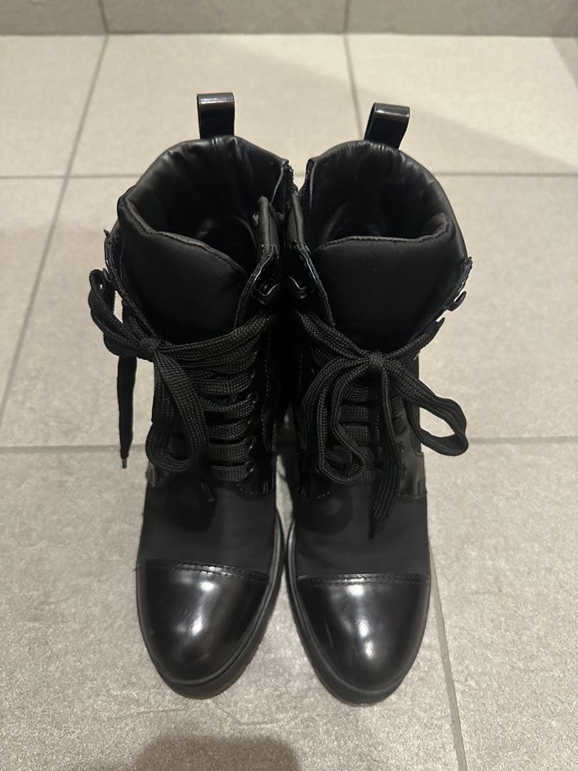 PRADA ブラッシュドレザーメナイロンレースアップブーティー