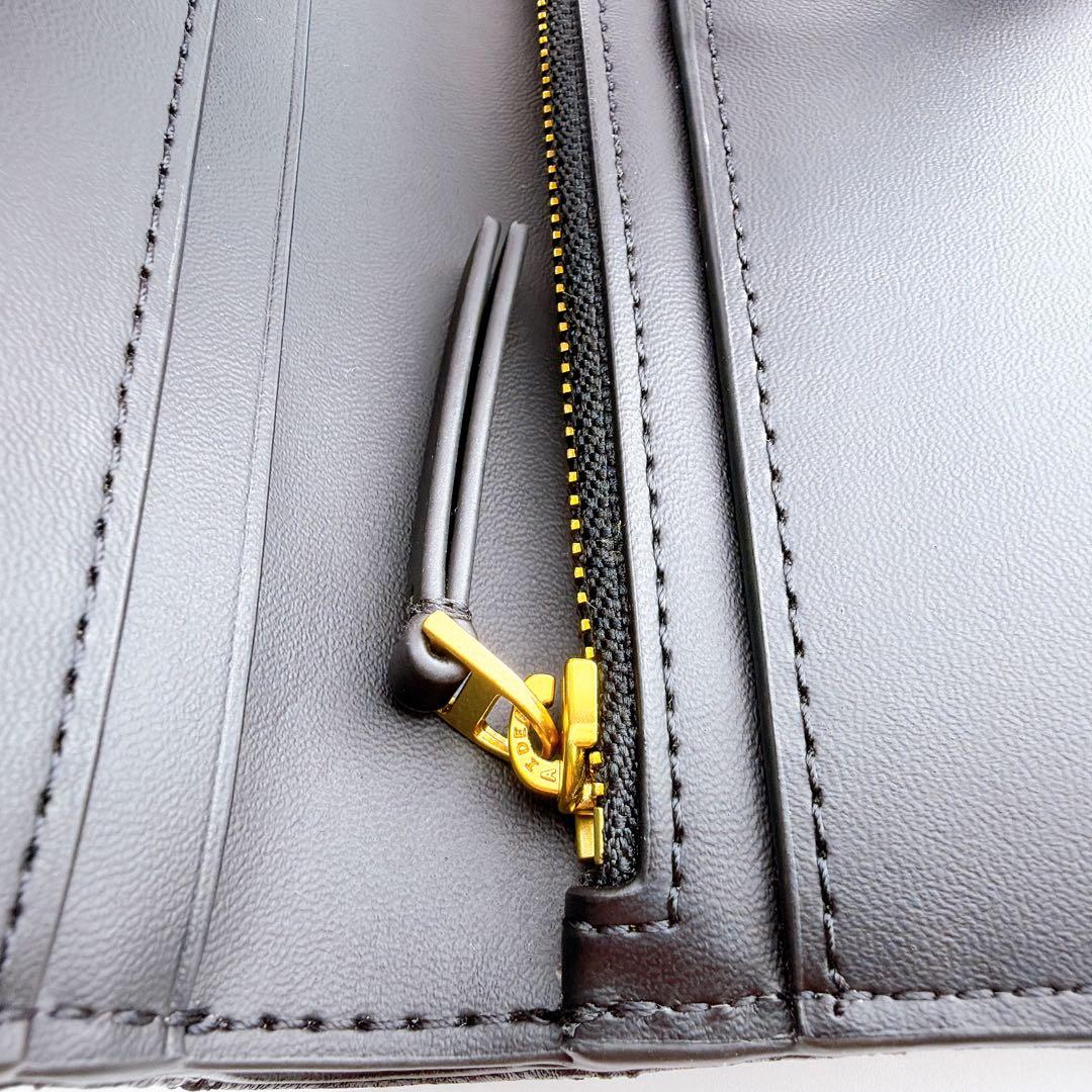 TORY BURCH（トリーバーチ） キルティング ウィラ二つ折り財布 ブラック
