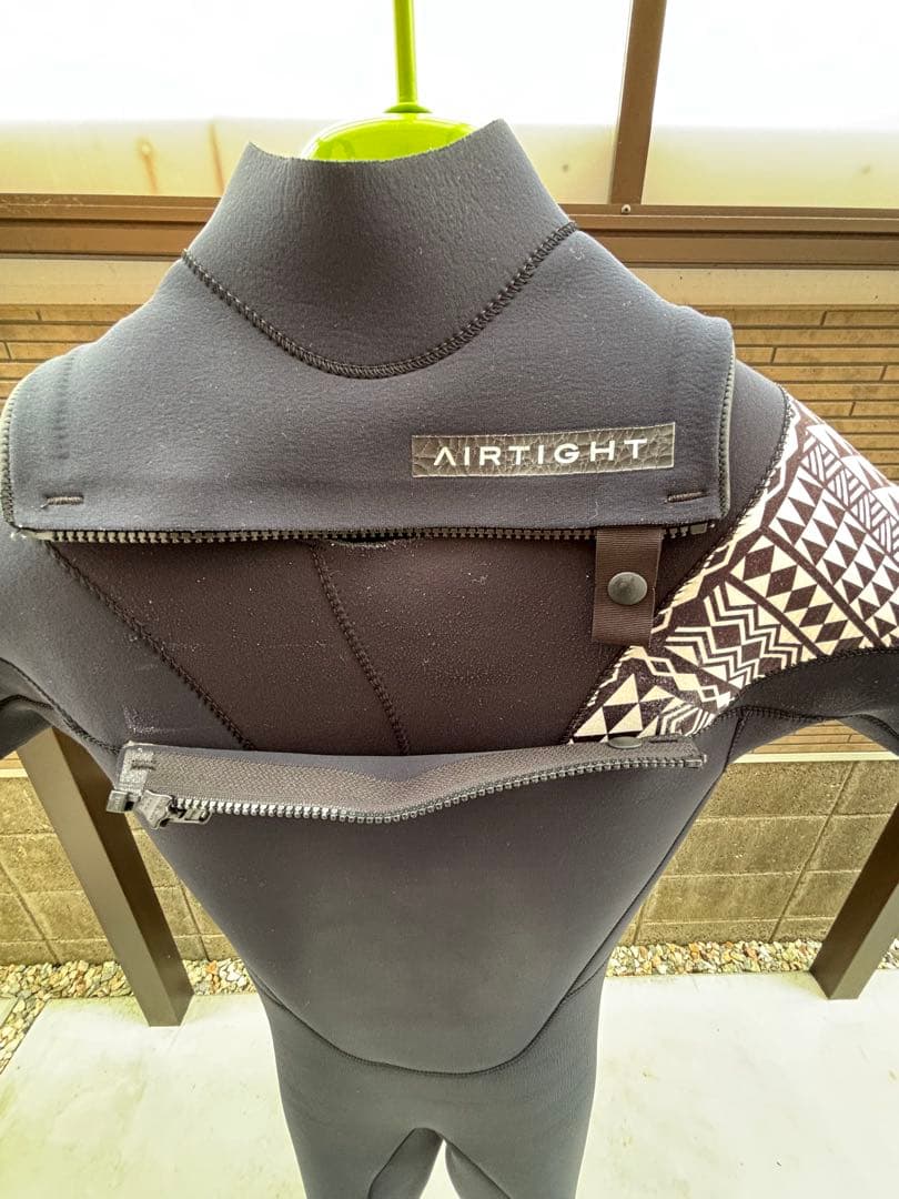 AIRTIGHT シーガルウェットスーツ　Lサイズ