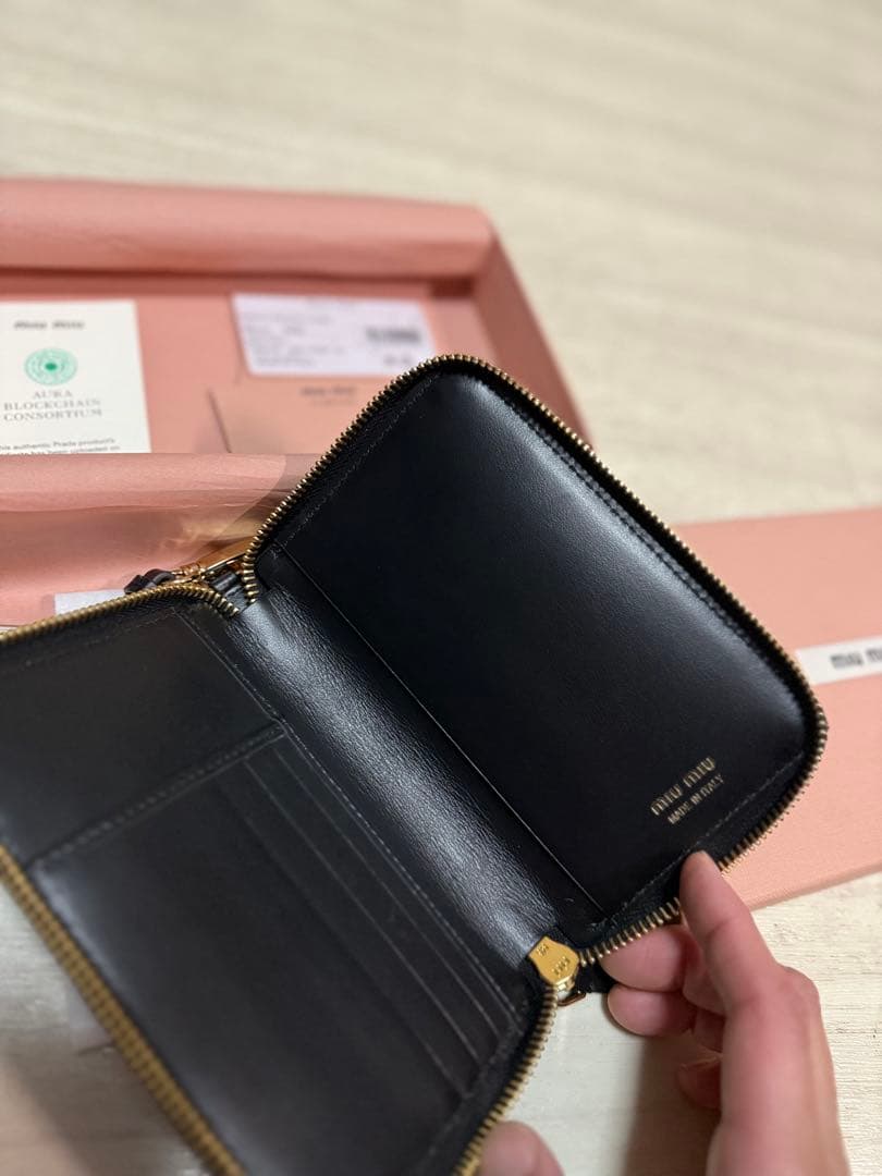 MiuMiu ミュウミュウ パスポートホルダー カードケース