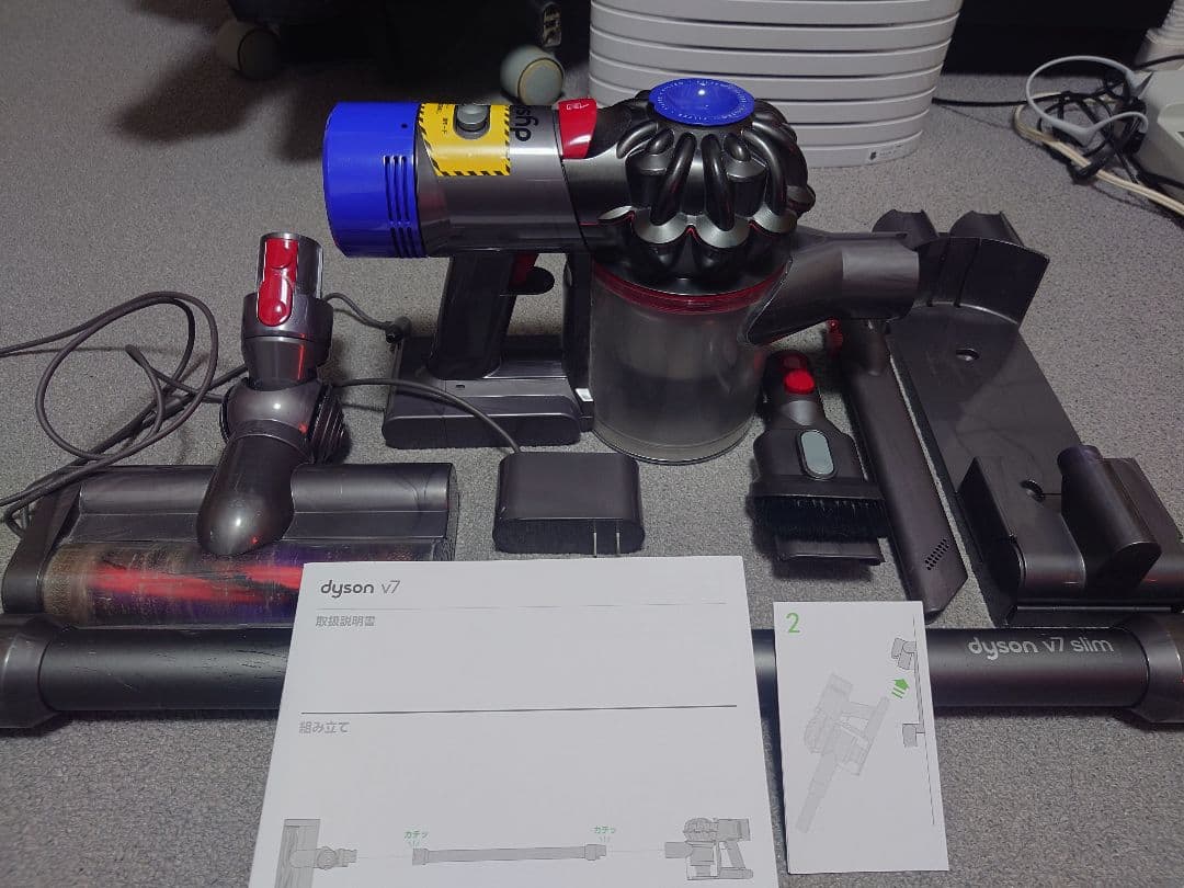 Dyson v7slim ハンディクリーナー 各種ノズル付き