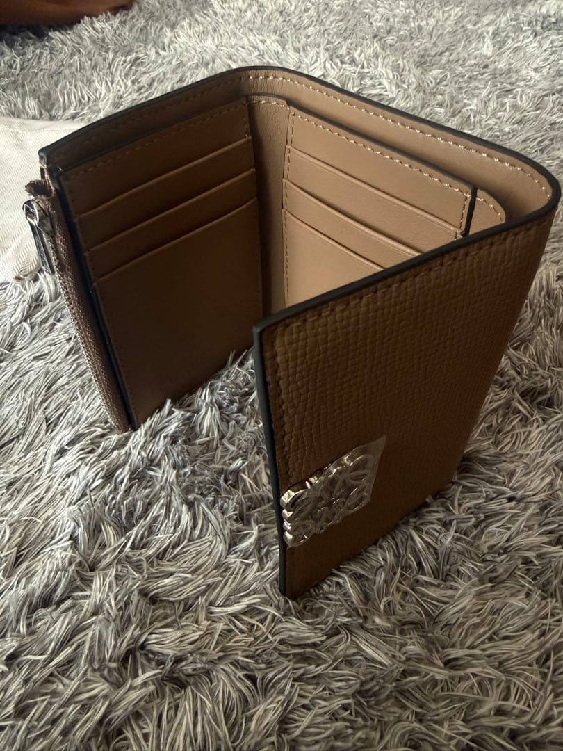新品LOEWE ロエベアナグラム バーティカル ウォレット スモール三つ折り財布