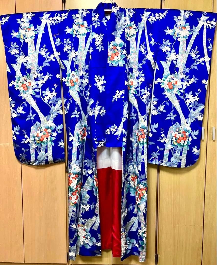 振袖　鮮やか濃青　成人式　着物　袷 紺　144〜159㌢銀　豪華華やか地紋　美品