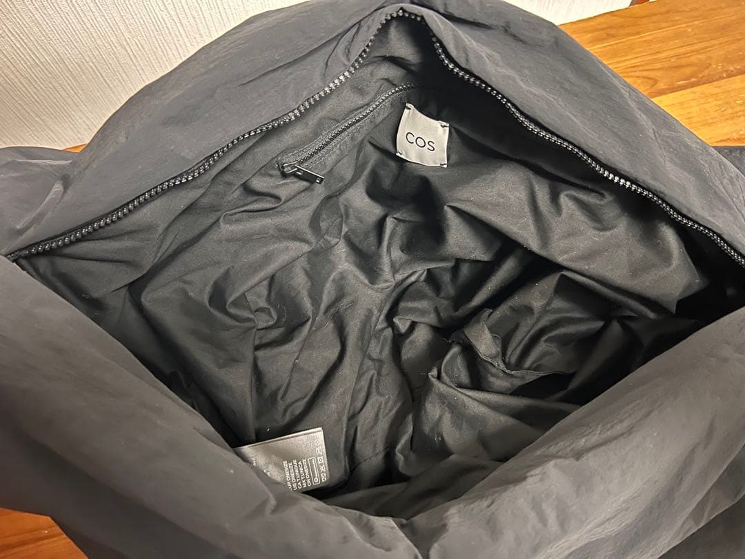 【COS】CANOPY OVERSIZED CROSSBODY - NYLON