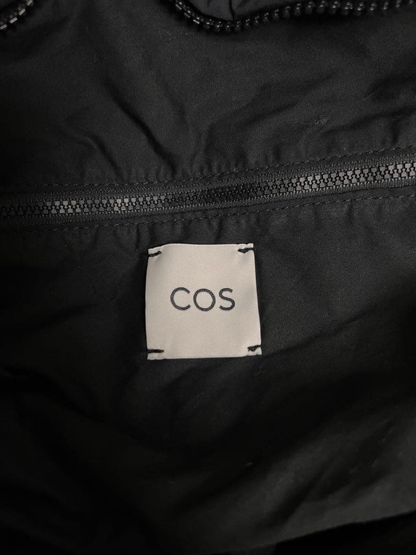 【COS】CANOPY OVERSIZED CROSSBODY - NYLON