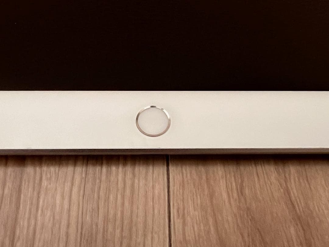 きれい Apple iPad シルバー Wi-Fiモデル 第6世代 A1893