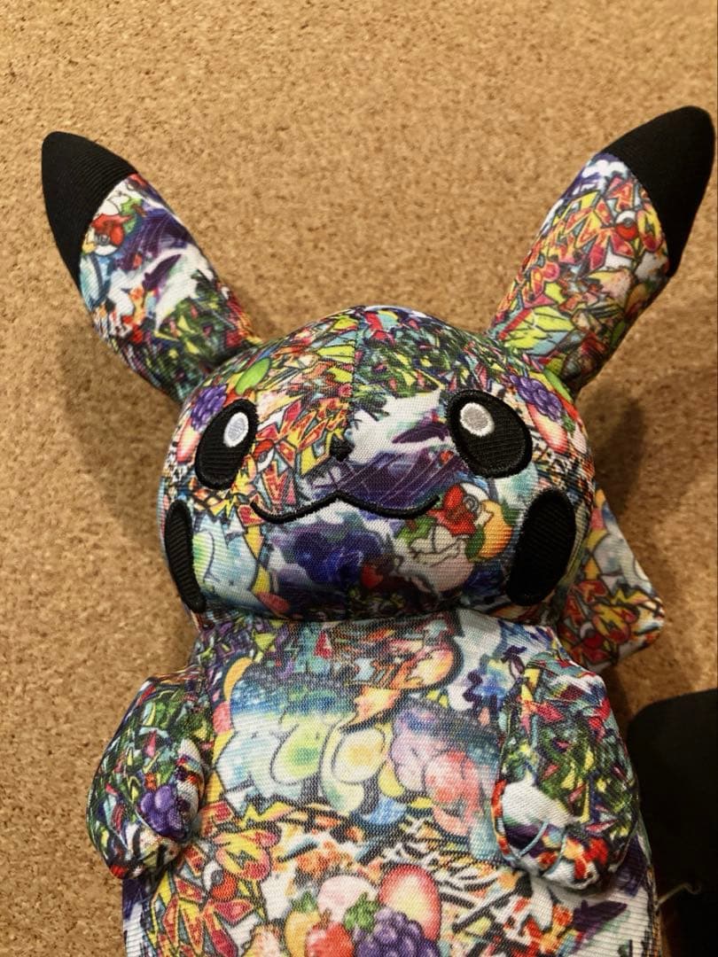 ポケモンセンター 渋谷 ピカチュウ ぬいぐるみ グラフィティ タグ付き