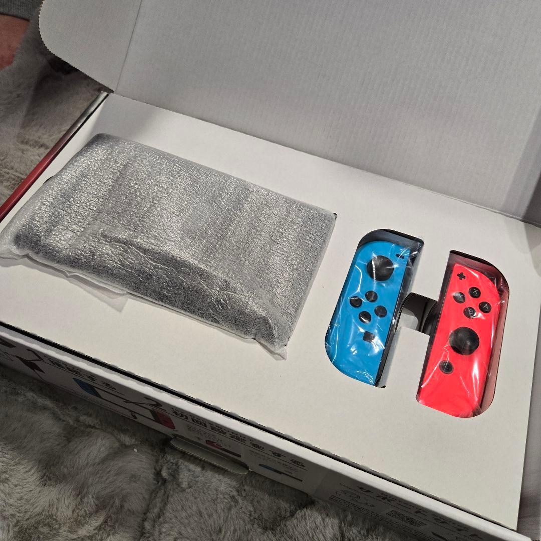Nintendo Switch 本体 赤/青 ジョイコン付き　+おまけ