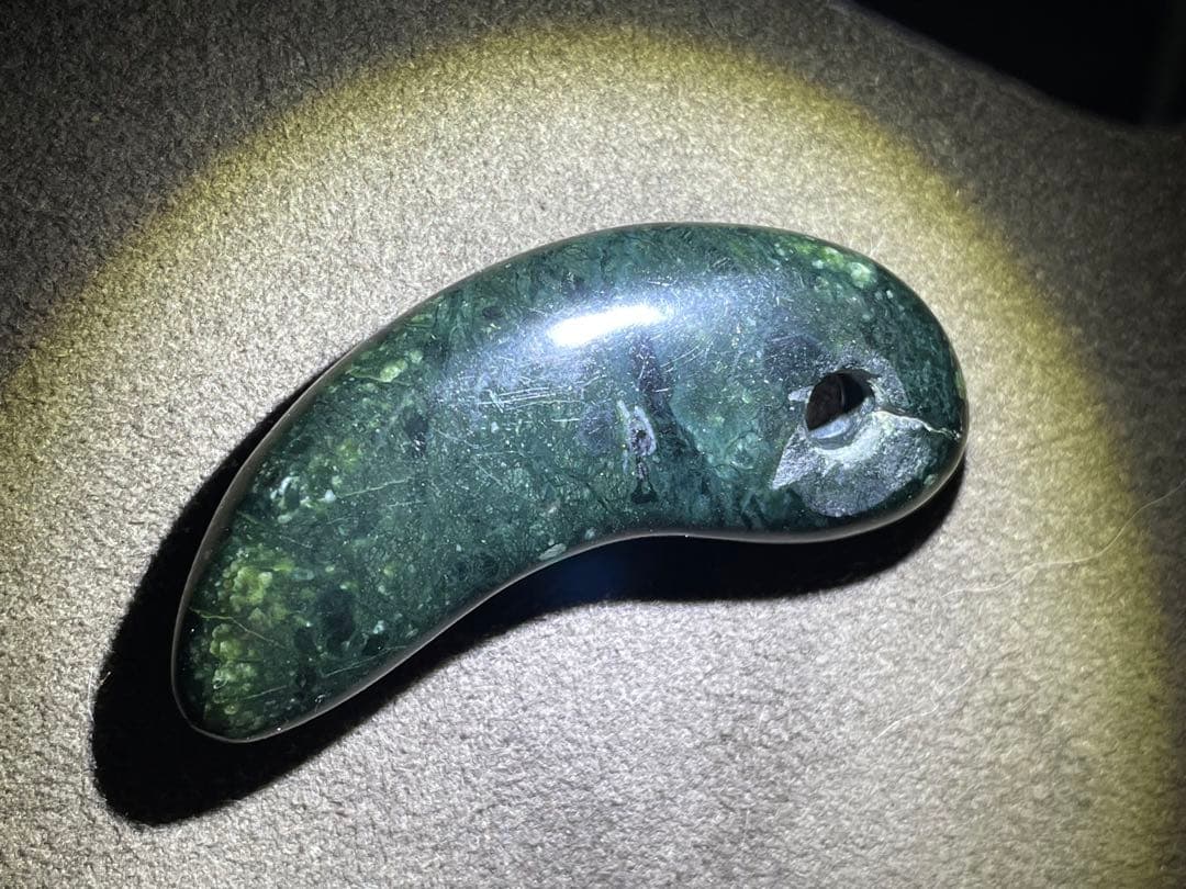 弥生時代　牙形勾玉　硬玉　碧玉　牙玉　翡翠