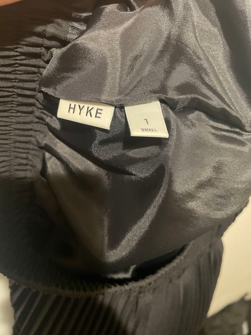 『 HYKE 』 タフタ プリーツ スカート