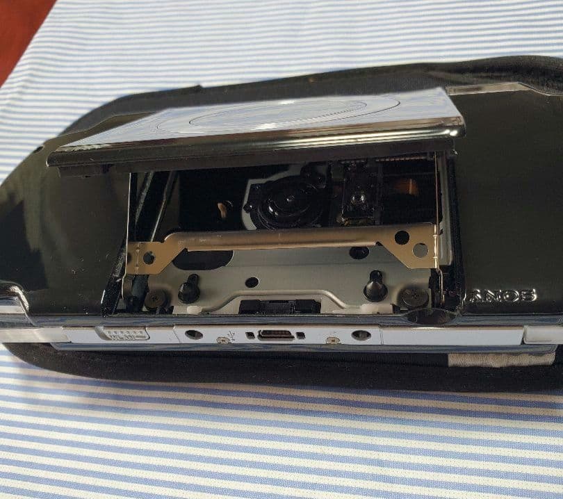 PSP-2000本体　ソフト2つセット