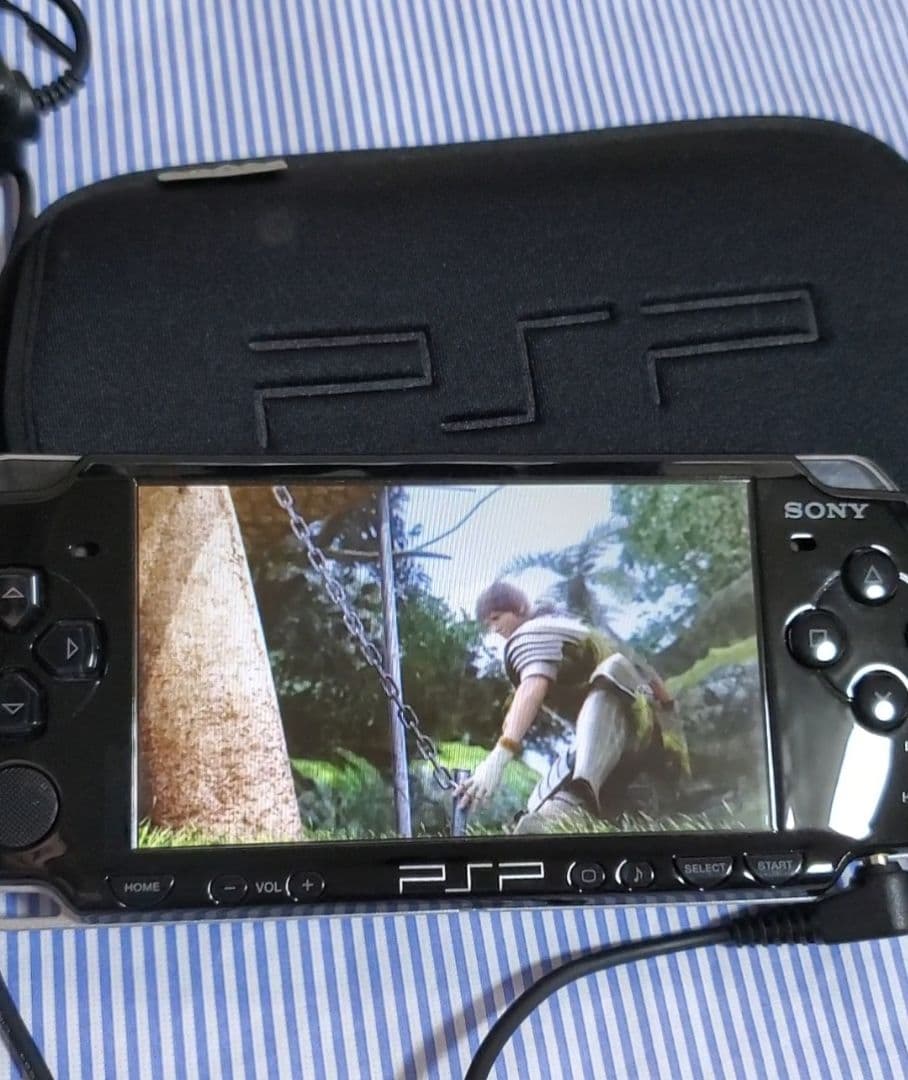 PSP-2000本体　ソフト2つセット