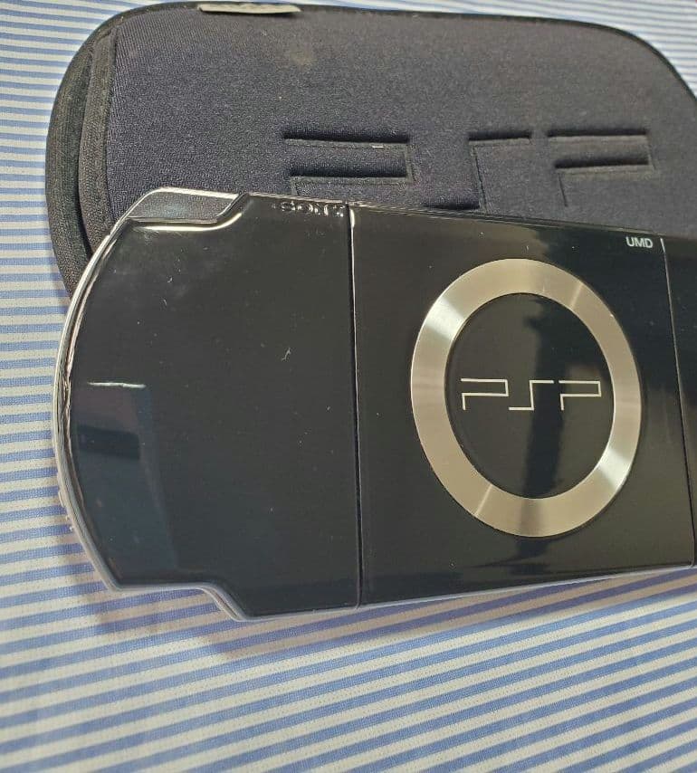 PSP-2000本体　ソフト2つセット