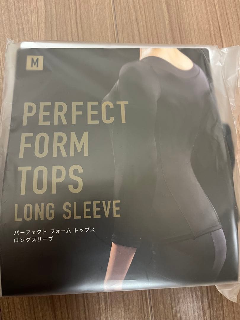 LAVA新品未着用パーフェクトフォーム　上下ウェアセットMサイズ全身着圧ウェア