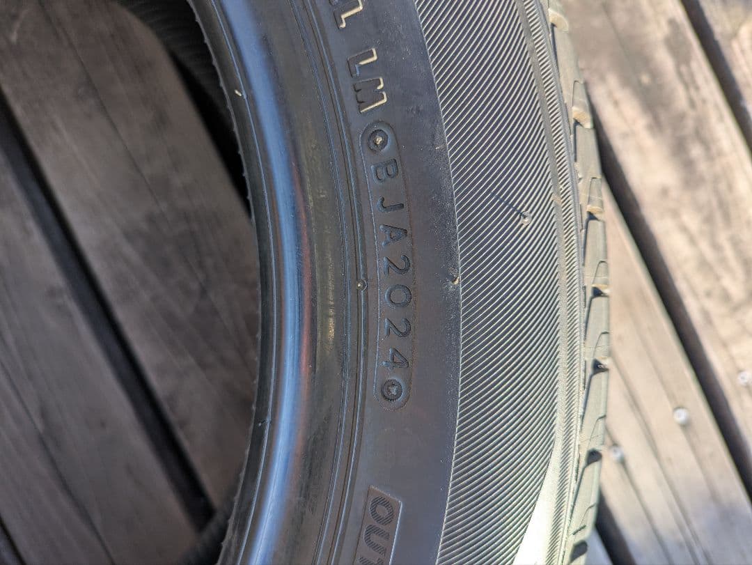 は*。様 BRIDGESTONE REGNO GRVII 215/55R17　室