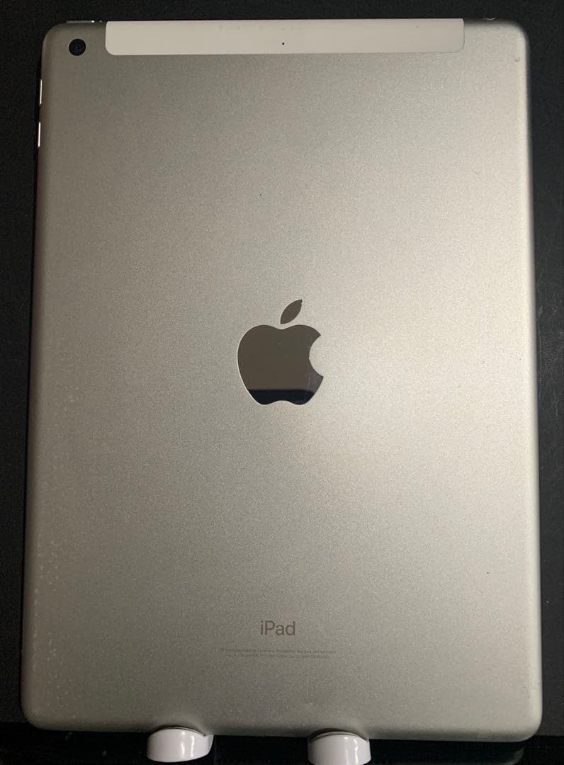 イ*ん様 Apple iPad au 第6世代★32GB★シルバ★9.7★SIM