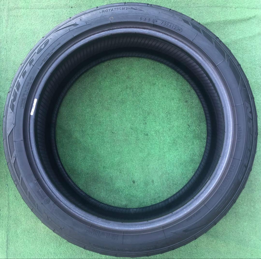 225/45 R19、245/40 R19 NITTO NT555ラジアルタイヤ